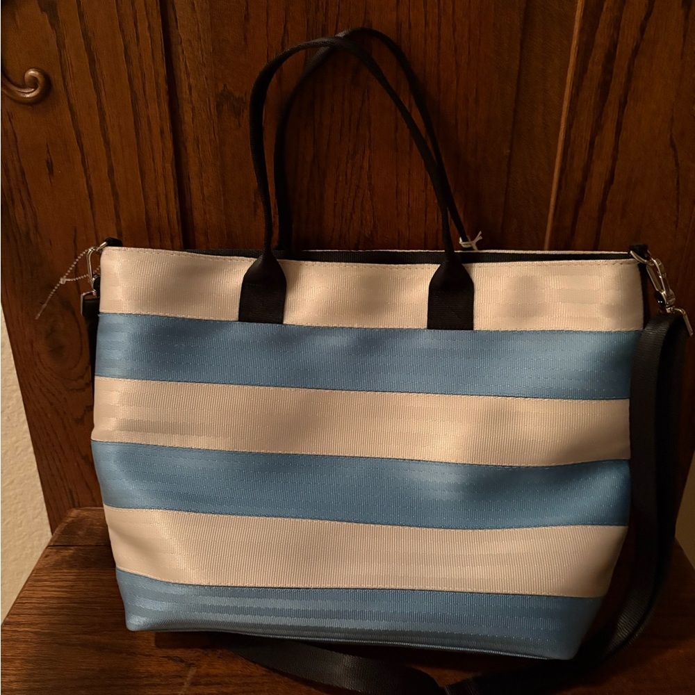 Disney’s Alice In Wonderland x Harvey’s Streamline Tote Limited Edition 2016 - Picture 4 of 6